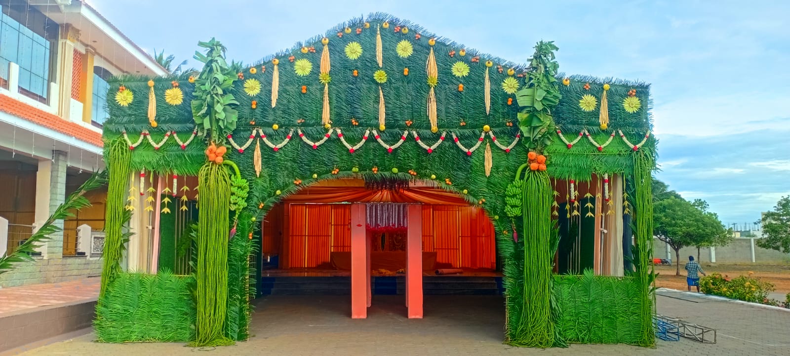 Leaves Pavilion